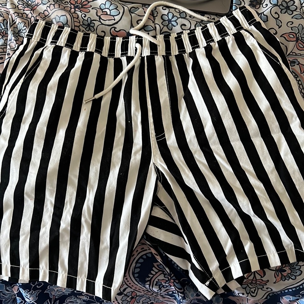 Black and white strip shorts from forever 21